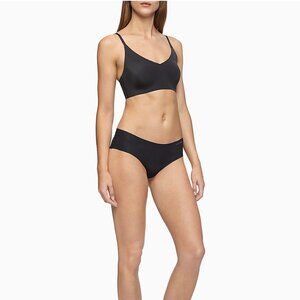 #529 Calvin Klein Invisible Wire Free Lightly Lined Triangle Bra, Black, Medium